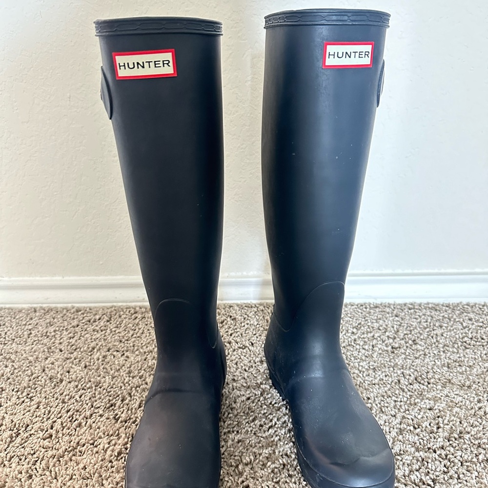 Navy hunter boots
